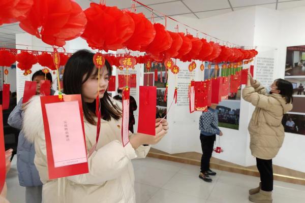 長豐(雙鳳)經(jīng)開區(qū)鄰湖社區(qū):繡三廉線譜1.jpg
