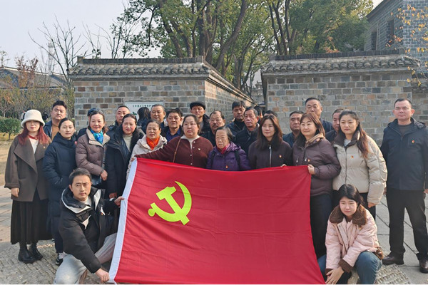 參觀紅色基地_副本.jpg